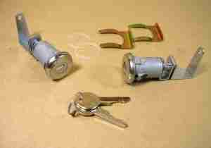 1959-60 Lock Assemblies, Door, Fullsize, w/ long cylinder, pawl & original style pear head keys