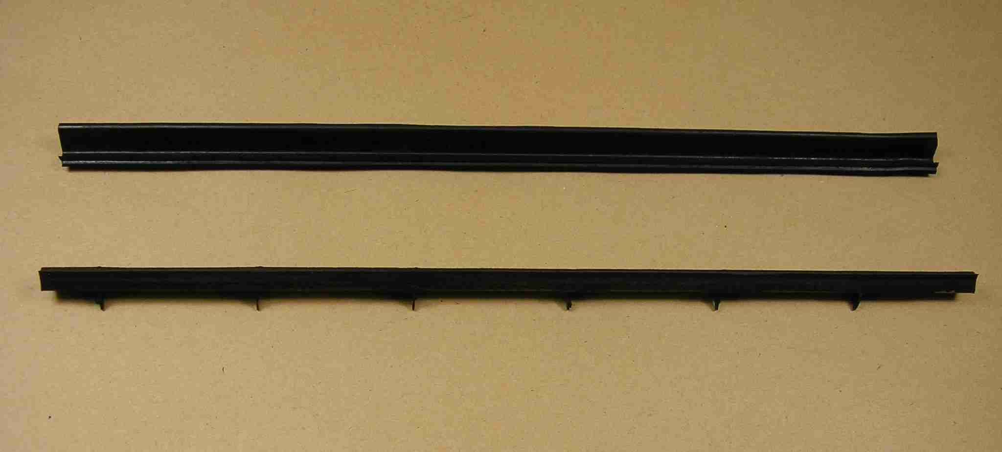 1937-39 Front Door Vent Window Division Post Seals, pair, 1937-38 All exc Conv, 1939 Model 25 Special/Quality 6
