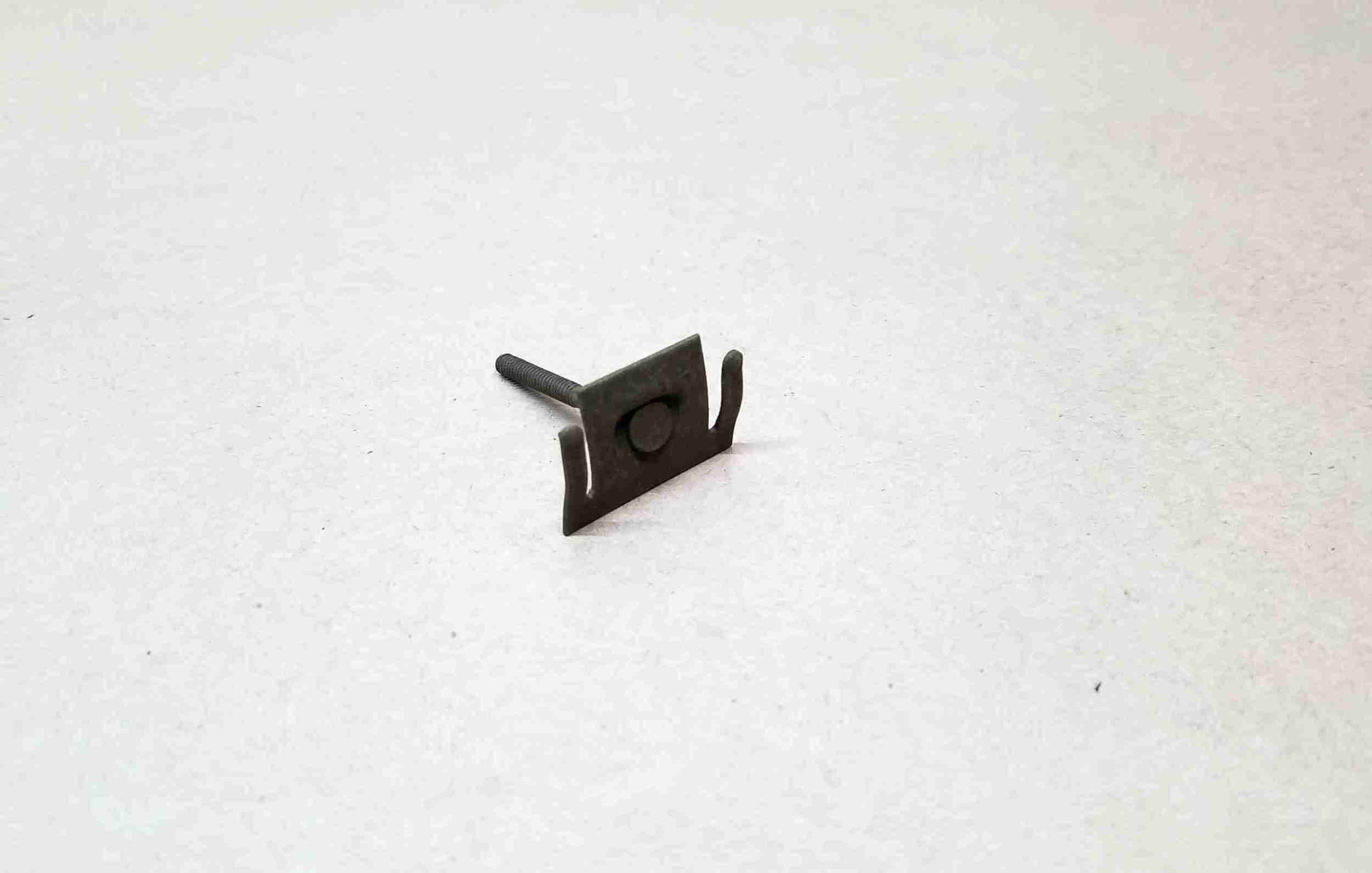 1959-60 Back Window Lower Reveal Molding Clip, 1959-60 All exc Conv or SW