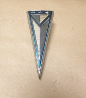 1961 Quarter Panel Emblem Arrowhead, Pontiac Tempest Argent & Gold Over Chrome