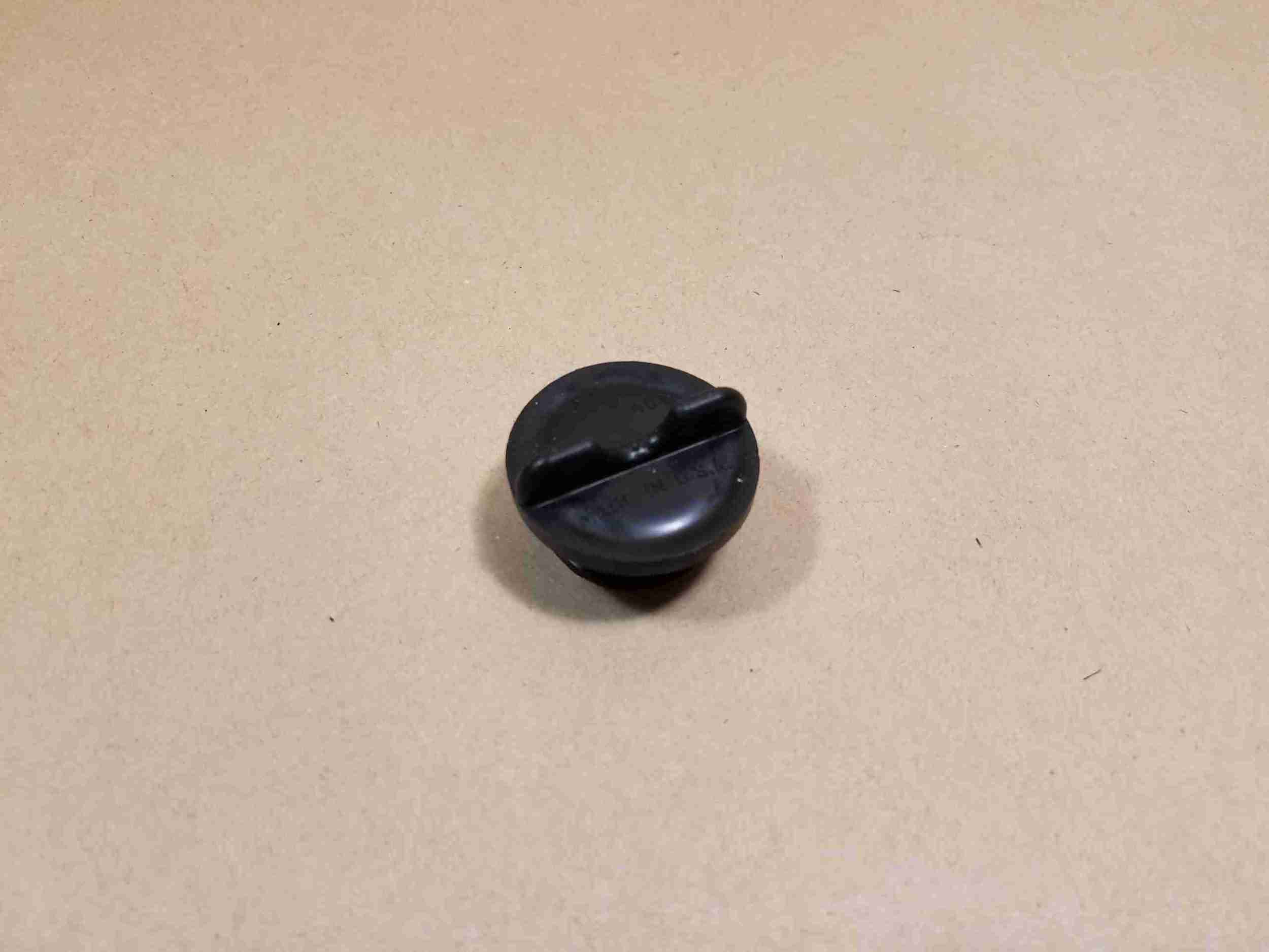 1935-61 Master Cylinder Plastic Cap, 1935-61 Standard Brakes, 1953-61 Power Brakes, 1-1/4"x18, also 5460820, 80445, 1464056