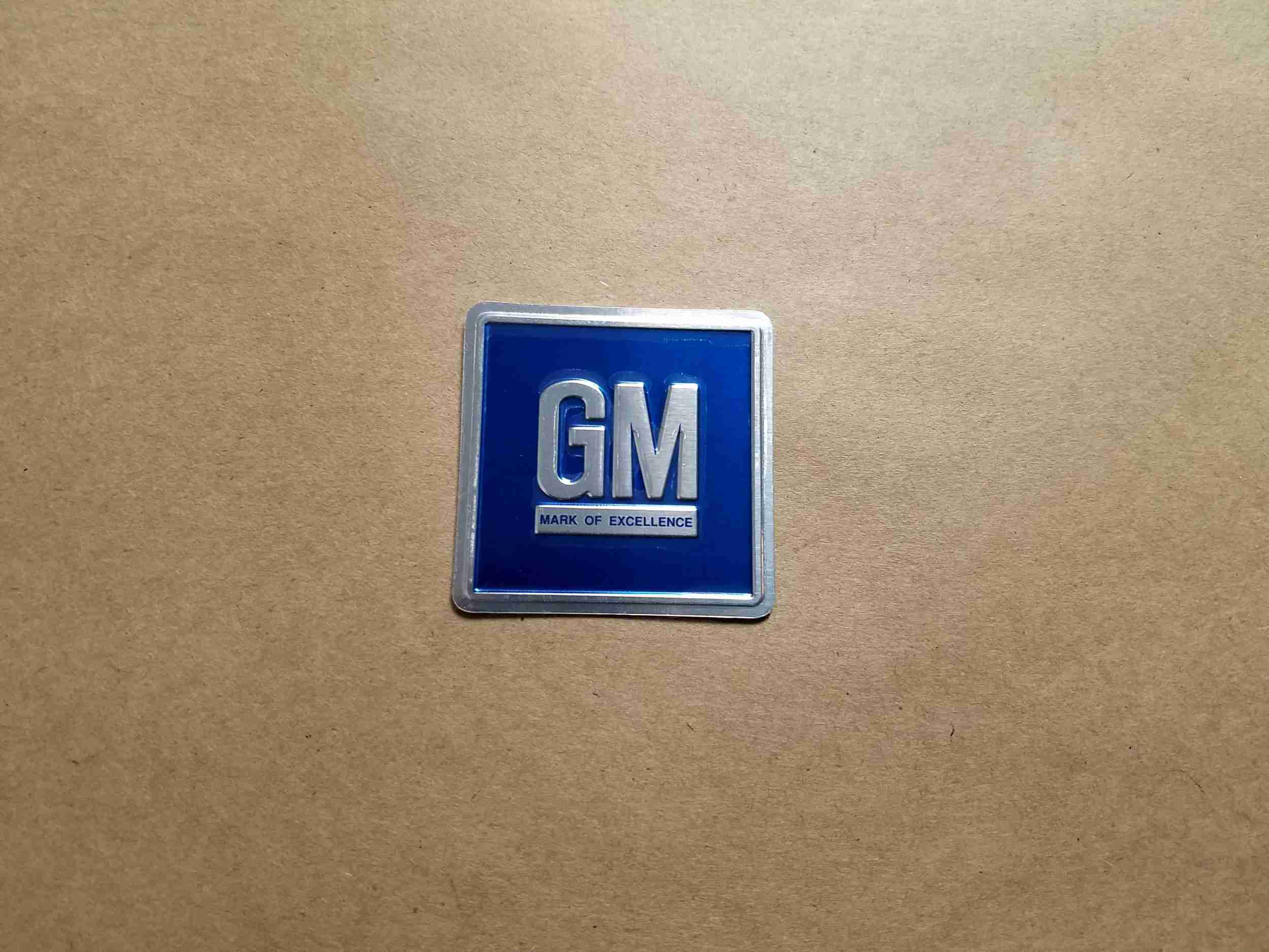 GM Mark of Excellence Metal Plate