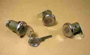 1959-64 Combination Door & Trunk Lock Set, w/ original octagon keys & ''flat pawl short cylinder" door locks, 1959-60 4dr Models, 1961-64 Full Size 4dr Hardtop only