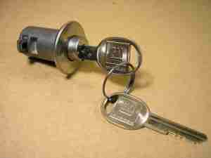1961-67....Console lid lock with Round head key, 61-64 P/8, 62-67 Temp